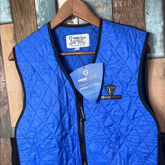TechNiche Blue Quilted cooling/heating Vest - Picture 3 of 13
